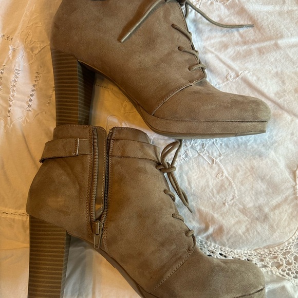 A.N.A. Taupe Lace Up Ankle Boot 4” heel, memory foam, brand new, cute & comfy! - Picture 3 of 10